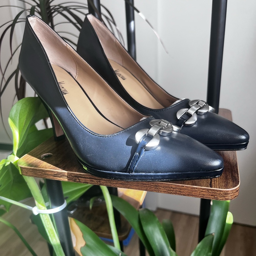 Brand New, Never Been Worn Womens sz 8 Neiman Marcus Pumps